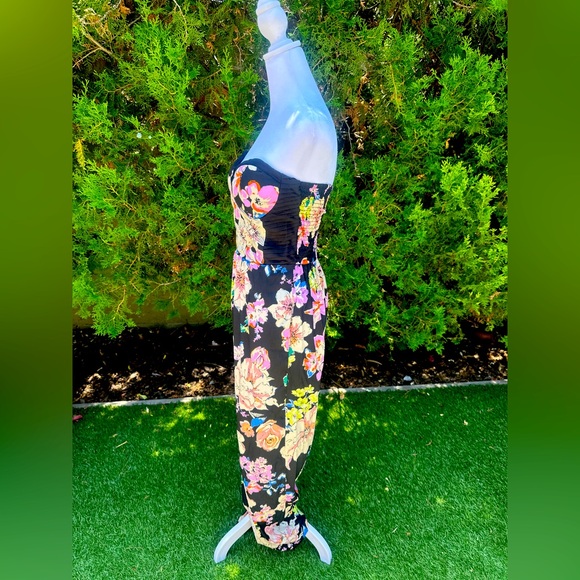 Band of Gypsies Black Floral Romper with V-Neck Wide Jumpsuit - Picture 3 of 5